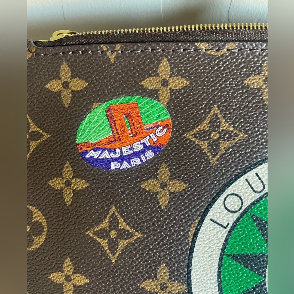 EUC Louis Vuitton World tour Neverfull pochette - Picture 5 of 17